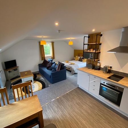 Modern Studio Apartment Set Beneath The Black Mountains A Stones Throw From The Offas Dyke Path Clodock Екстериор снимка
