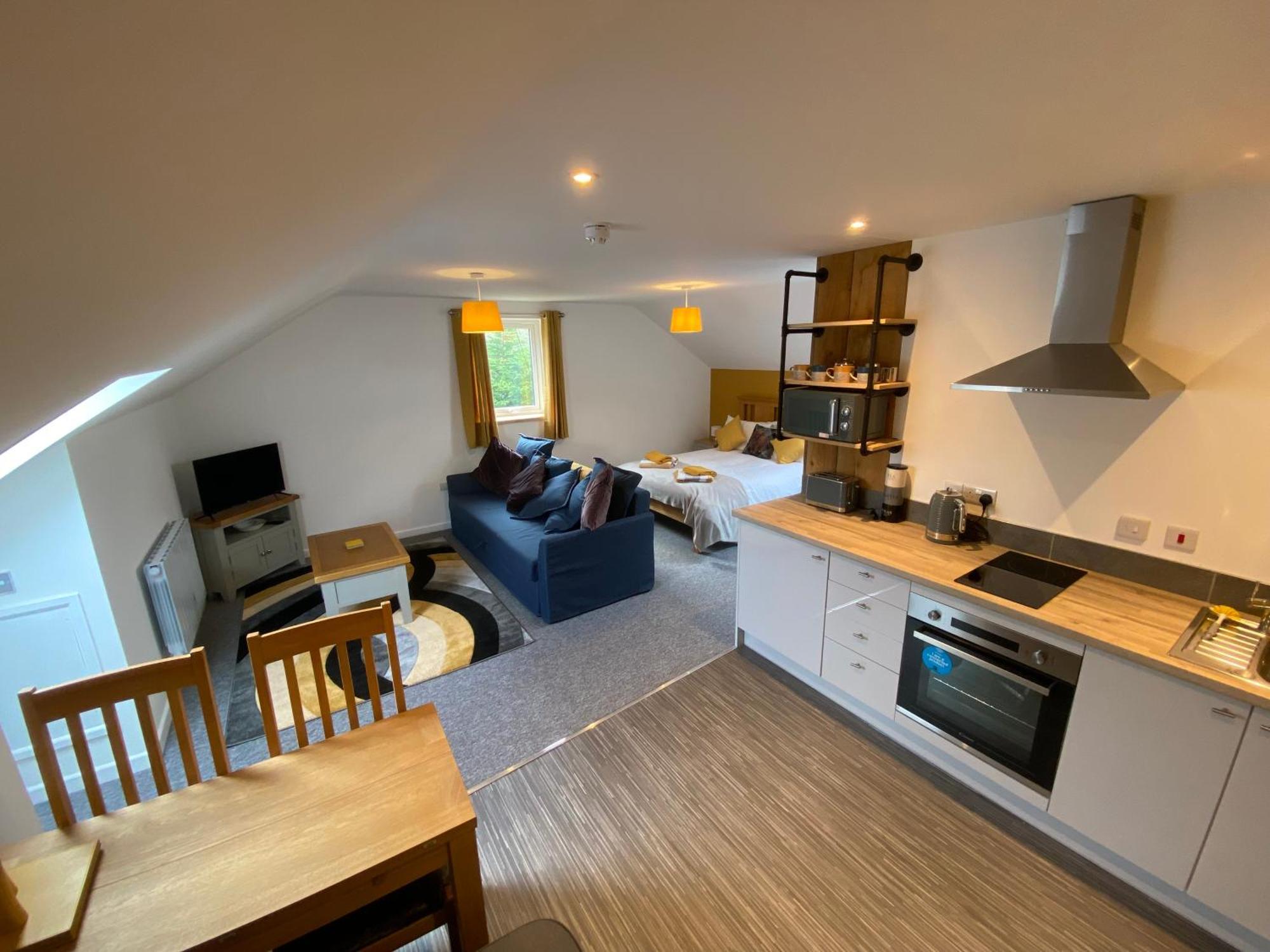 Modern Studio Apartment Set Beneath The Black Mountains A Stones Throw From The Offas Dyke Path Clodock Екстериор снимка